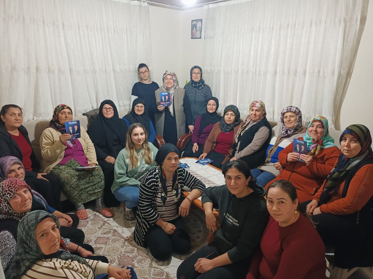akkadin_tavas's tweet photo. 📍 Solmaz mah.
#Solmaz mahallemizde kadın kolları mahalle başkanımız Fatma Devşir Aybek ve gönlü güzel kadınlarımızla bir araya geldik..
@aysekesir #HazırızKararlıyız https://t.co/8tIuawNYAY