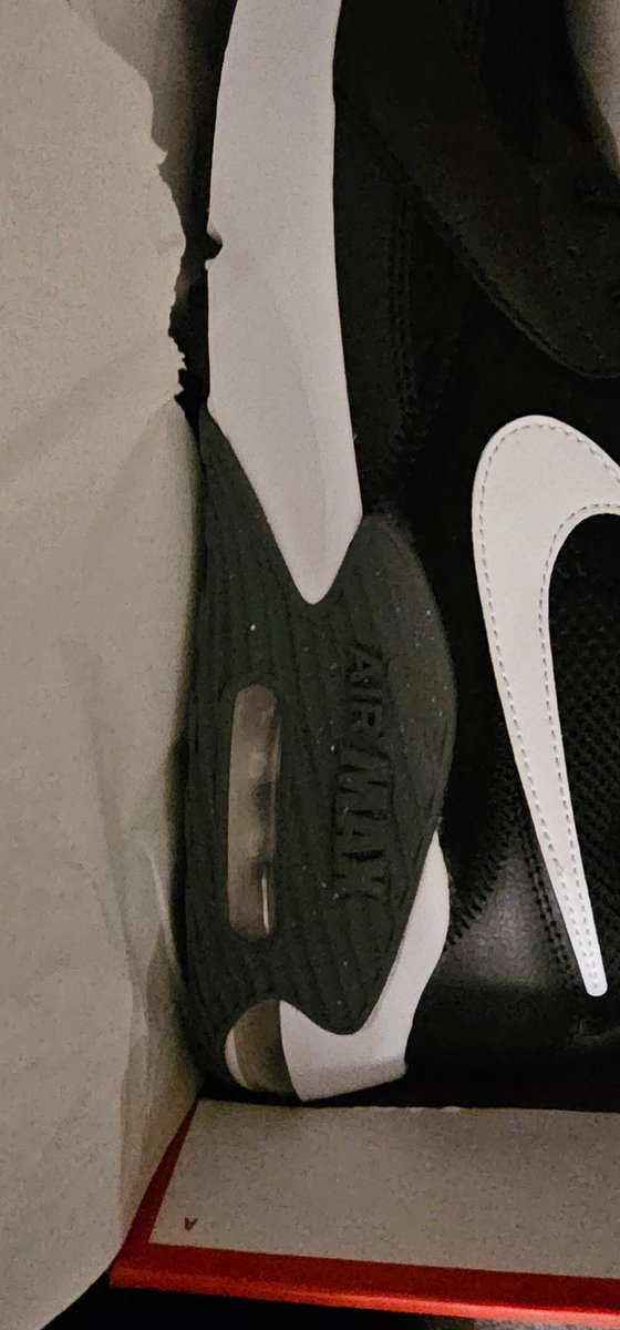 SurajMTweets's tweet photo. Hey @Nike, I recieved my new air man's today, but they seem to have paint splatters on them aroind the sole. Is this normal? https://t.co/j51wlnJ5OV