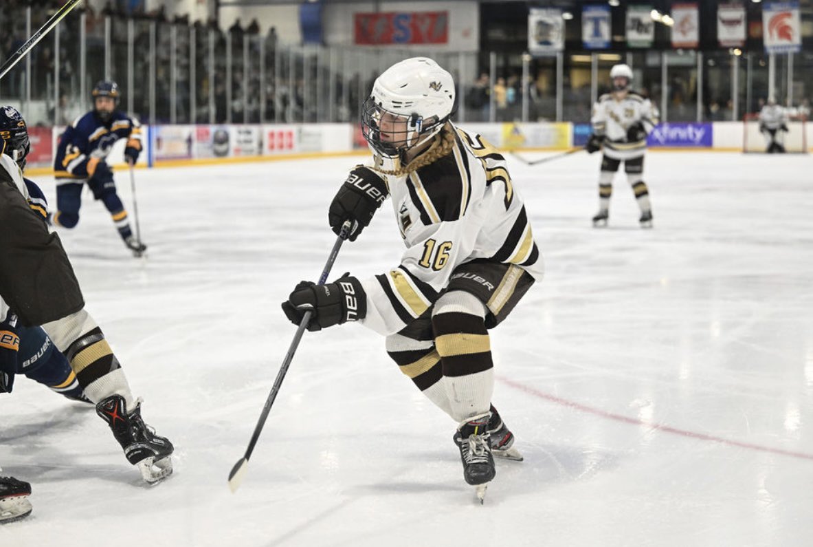 100th POINT MILESTONE:

Junior #16 Avery Ryan registered her 100th Varsity point in the Section Final. 

This year she tallied 17G-24A-41pts in 28 games (1.46/per). 

A HUGE accomplishment. Still has her  Senior year left to add to it. 

Well done, kiddo!