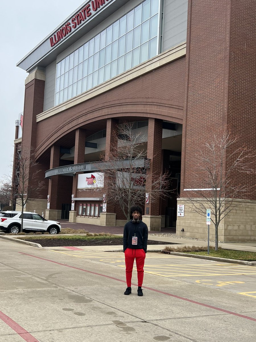 Had a great visit today @RedbirdFB Nice to see the facilities and watch practice. Enjoyed watching what the guys do daily. I look forward to coming back to campus soon. Thank you for the invite @CoachSamOjuri22 @WABlackhawkFB @coacheimer @DeepDishFB @PrepRedzoneIL @EDGYTIM