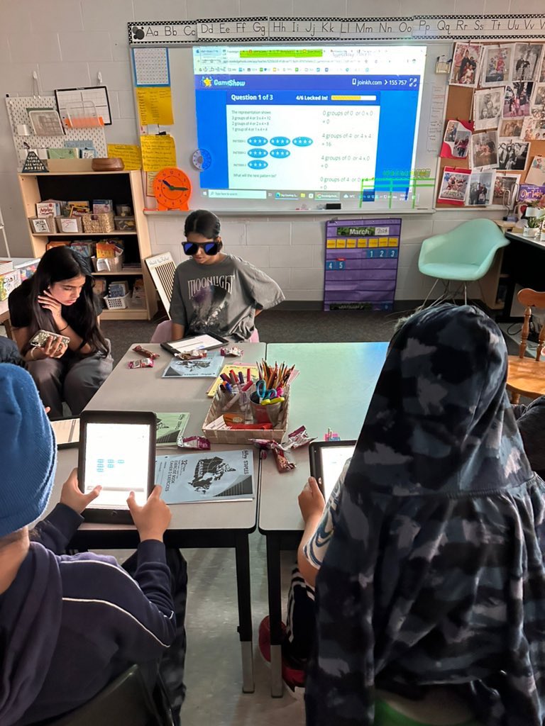 Playing @knowledgehook with #ofip tutoring after school to make baseline assessments fun! With @TonyPontesPS gr 5/6 ss