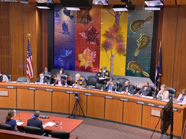 New bee-friendly restrictions on neonicotinoid insecticides in New York … and a barrier to further progress on this topic in the USA.

Some examples and thoughts on how disinformation is currently obscuring evidence-based pesticide policies.
blogs.cornell.edu/mcartlab/files…