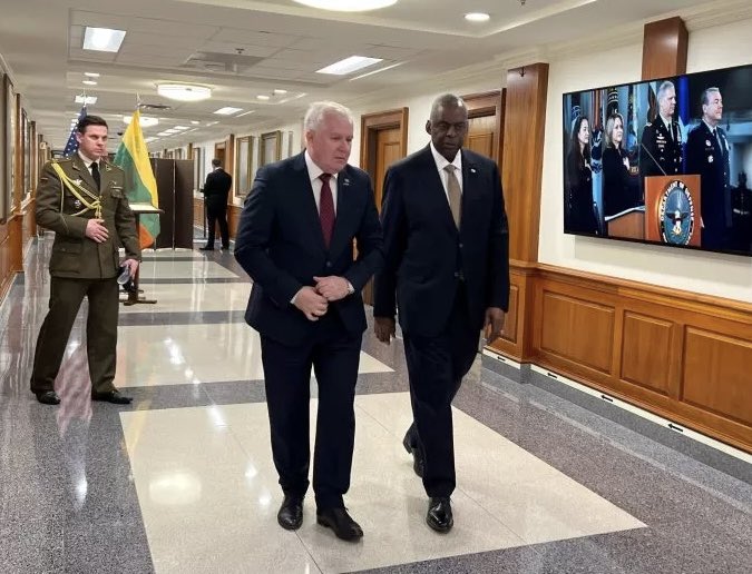 Today at the Pentagon I met w/ Secretary of Defense Lloyd J. Austin III. We discussed bilateral cooperation, deterrence and defence capabilities, procurements from the 🇺🇸, the upcoming #NATO Summit in Washington & the assistance to Ukraine. 🇱🇹🤝🇺🇸 @SecDef