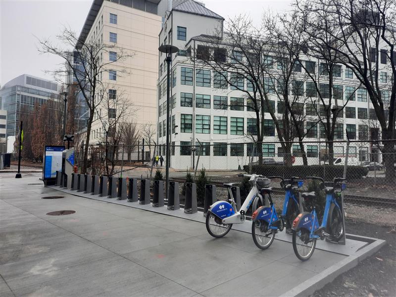 ⚠️ New Station Alert ⚠️ 🚲 325 Binney in Cambridge Find this and all of the Bluebikes stations in the app. bluebikes.com/how-it-works/g…