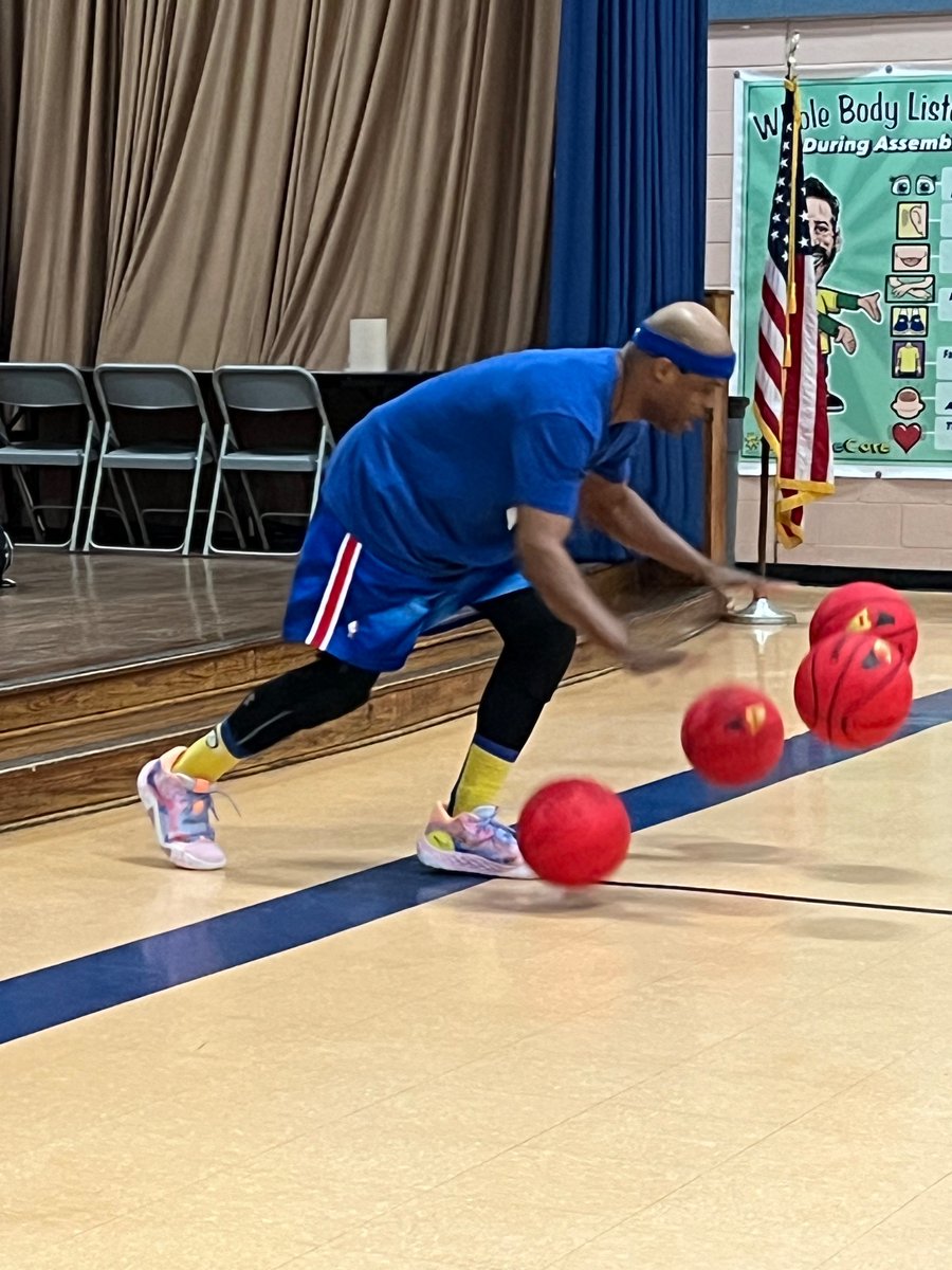 CHSPBoyleGrade3's tweet photo. Corey the Dribbler was so fun today! @WoodcrestES @ChpsTweets https://t.co/wYmxEn5Ju9