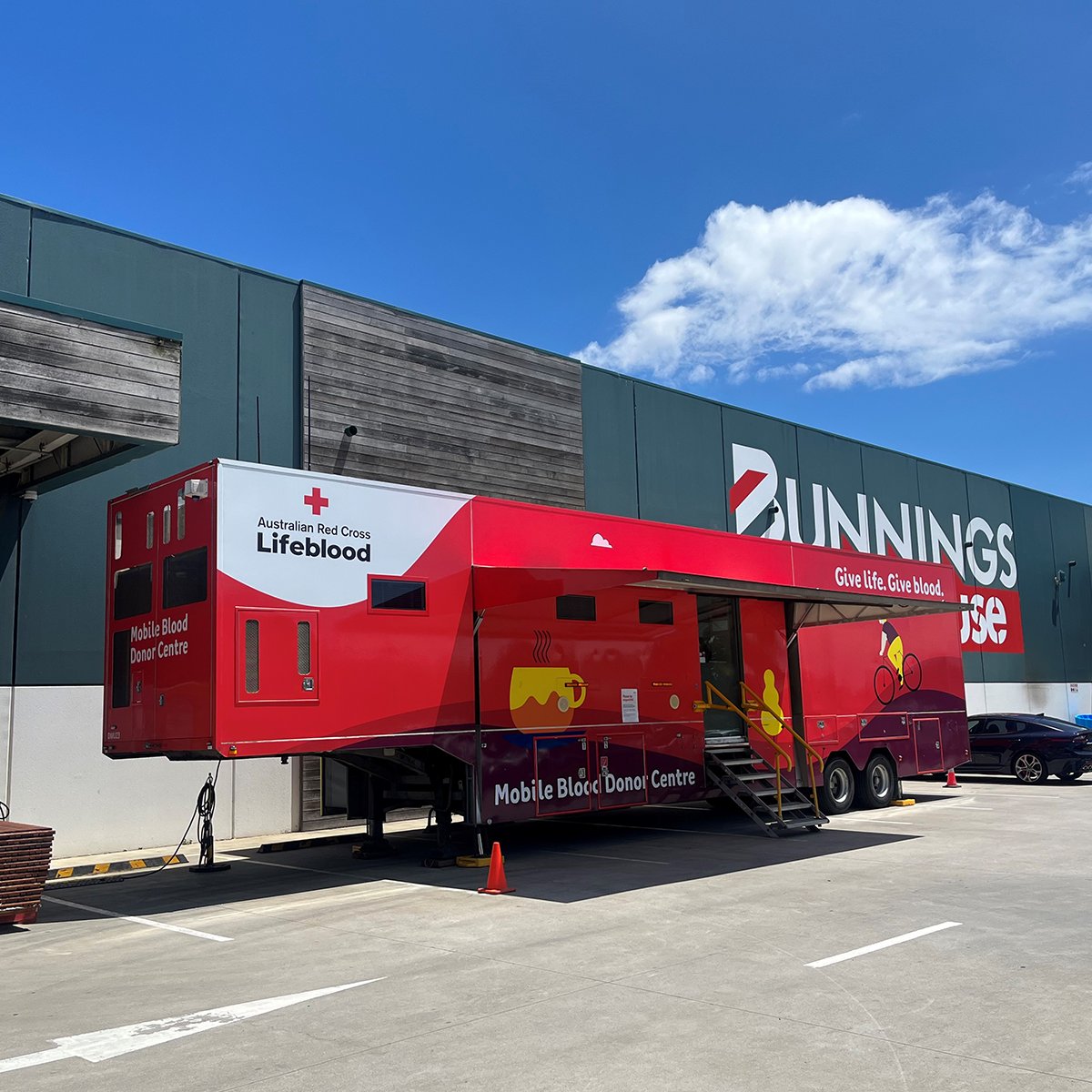 Sabrina saw our mobile donor centre at @bunnings Torquay and popped in during her lunch break to make her first blood donation! We're set to have mobile donor centres across 311 locations in Australia this year. See if there's one near you at: donateblood.page.link/JGF3 #lifebloodau