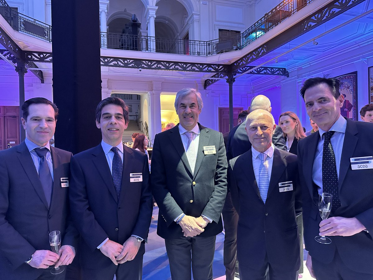 BernardLycke's tweet photo. @ACEA held its annual reception this evening at Cinquantenaire in Brussels. 
A good opportunity to discuss with colleagues. 
@CECRA was present with several members: https://t.co/JJbztdaGES