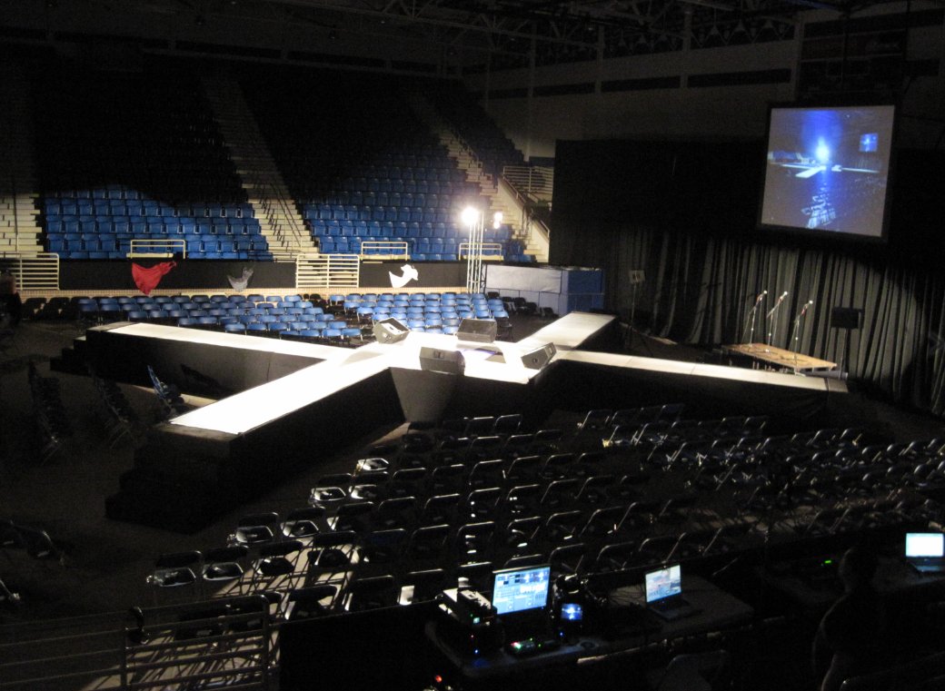 In_Depth_Events's tweet image. 📢 In Depth is your one-stop shop for exceptional staging rentals! 🕺

From concert stages to custom structures, we have it all. Our team ensures safety and reliability, offering a wide range of options such as load-bearing rooftops, acrylic stages, LED-lit surfaces and more.