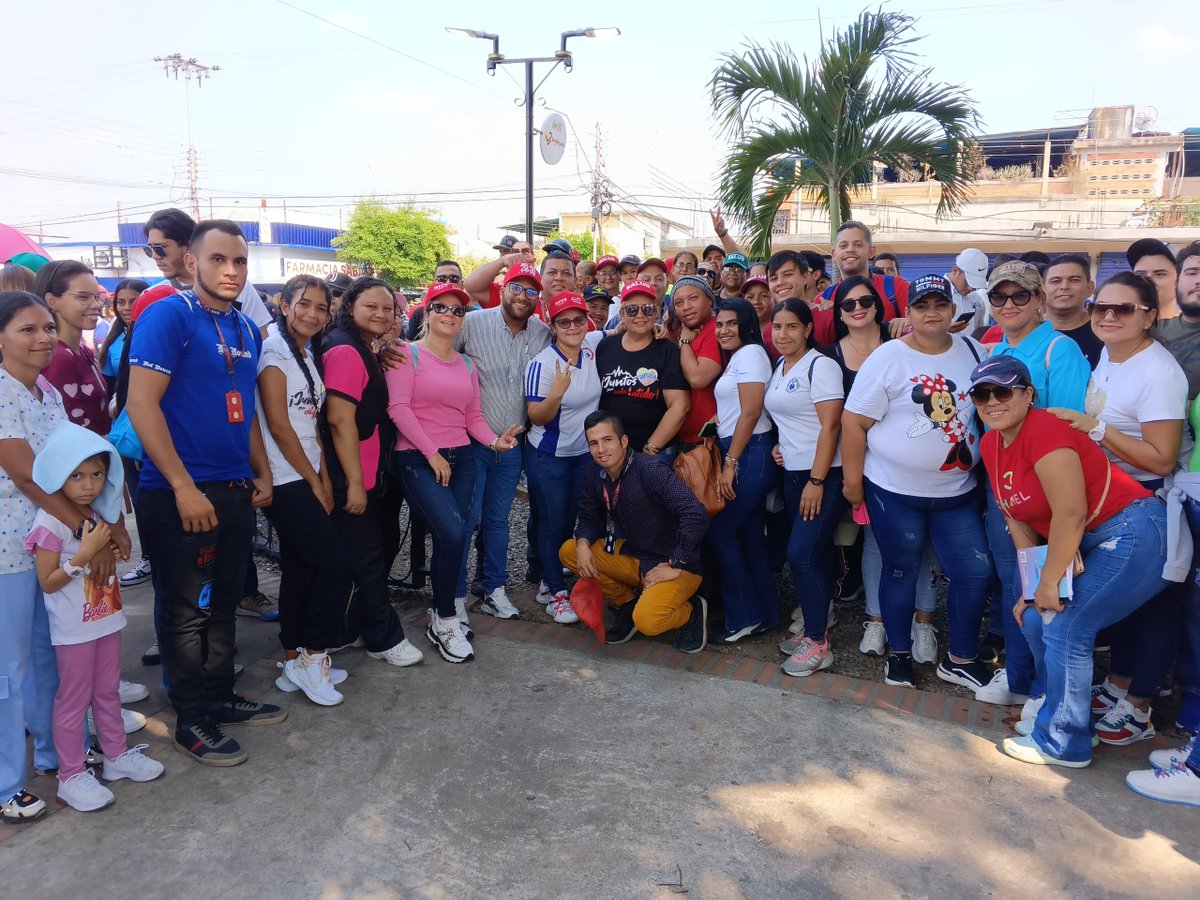 #Barinas. Equipo de <a href="/dirsaludbarinas/">Barinas/Dirección Estadal de Salud</a> , presente en la población de Sabaneta, Municipio Alberto Arvelo Torrealba,  con motivo de los actos que se llevan a cabo, al cumplirse 11 años de la siembra del Comandante Hugo Chávez.
#Amor