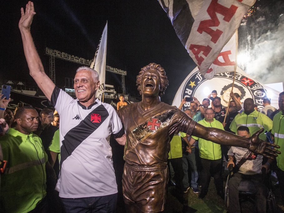 CBF_Futebol's tweet image. TROFÉU ROBERTO DINAMITE! 🏆 

O artilheiro do @Brasileirao receberá o Troféu Roberto Dinamite, a partir da edição de 2024, em reverência ao maior artilheiro da história do Campeonato Brasileiro, com 190 gols.

Artilheiro nato, Dinamite é o maior goleador da história do Vasco, com