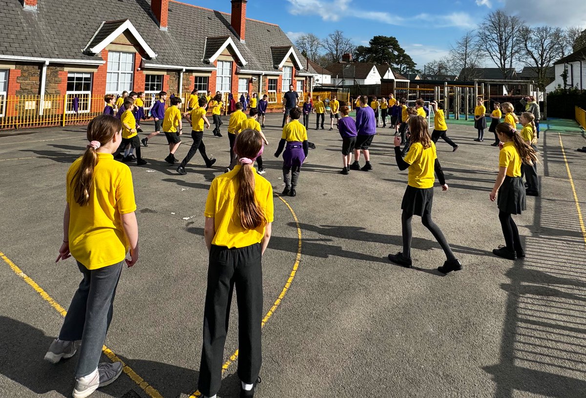 Pencae2's tweet photo. Diolch @Twudur am ddod mewn i gynnal gweithdai dawnsio gwerin gyda Blynyddoedd 2 i 6 heddiw. Plant wedi mwynhau’n fawr! Thank you Tudur for coming in to teach folk dancing to Years 2 to 6. The children thoroughly enjoyed! https://t.co/jaNAXjNYmQ