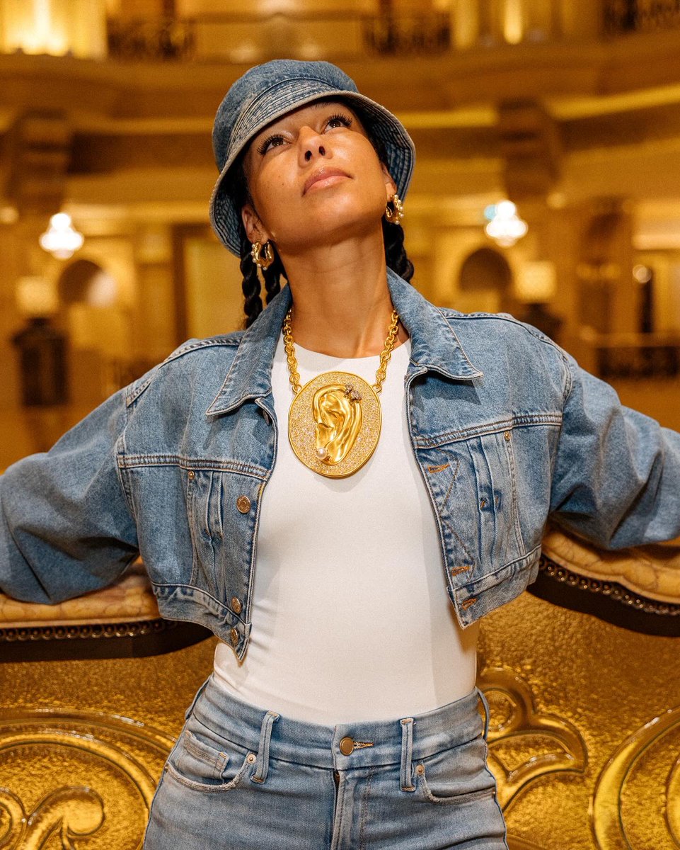 aliciakeys's tweet photo. Do more of what brings you joy✨💫🤩 https://t.co/4quoHHzBs5