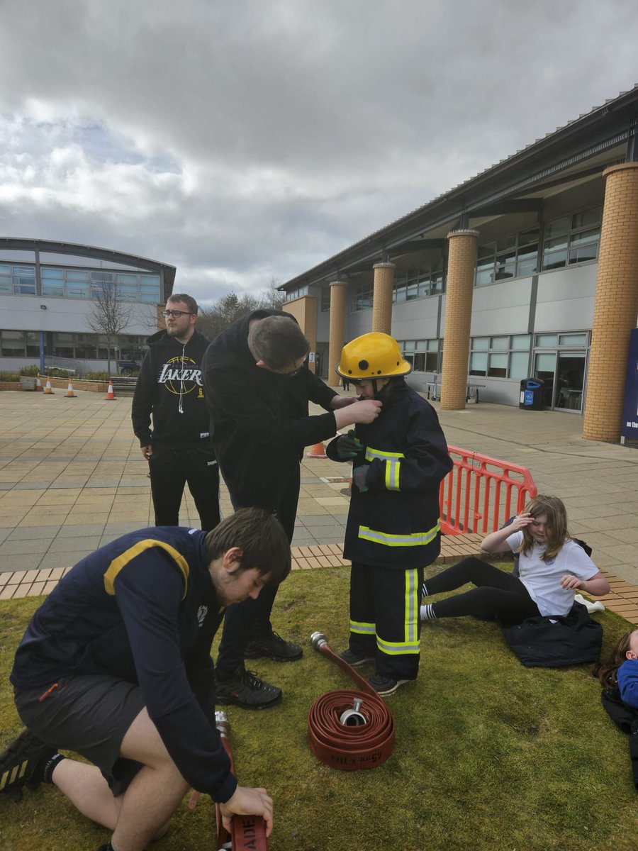 fire_livingston's tweet photo. Day 2 of this week’s #SDGTeachIn, school pupils took part in some fun and exciting exercises with Livingston’s Scottish Fire and Rescue (SFRS) and the college’s Uniformed Public Service students. 🚒 https://t.co/LLQ1cAqDCR
