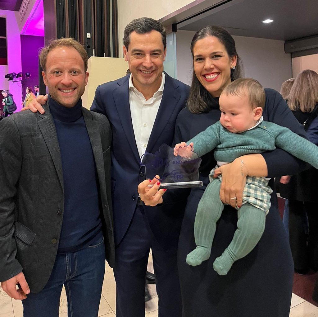 pp_jaen's tweet photo. 👏🏼 Reconocemos con motivo de la celebración del #8M la labor de @LauraUm87, taekwondista y maestra con más de 30 años en el arte marcial del Taekwondo🥋

🩷 Con su lucha, trabajo y compromiso es ejemplo para todos.

#EllasCambianAndalucía https://t.co/ujIJHaDshE