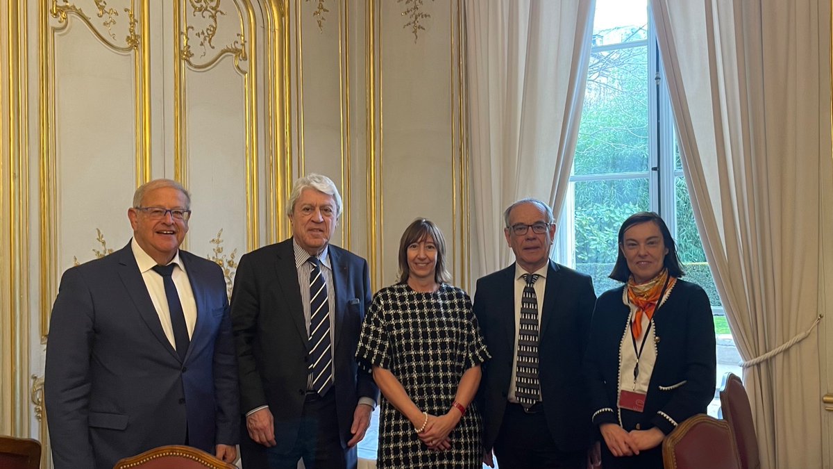 Rencontre cordiale avec le président du Groupe d’Amitié France-Andorre du @Senat, sénateur Alain Chatillon, et les sénateurs de l’Ariège, Jean-Jacques Michau, et des Pyrénées Orientales @JeanSOL__ et riches échanges sur la coopération transfrontalière 🇫🇷🤝🇦🇩