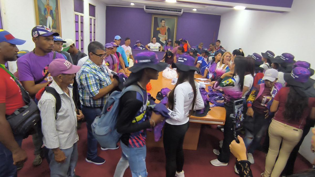 sulmeavila's tweet photo. #05Marzo Ya Nuestros Personal cuenta con un uniforme adecuado y de calidad para desempeñar sus funciones diarias. Estos nuevos uniformes no solo reflejan la profesionalidad de quienes sirven a nuestra ciudad, sino que también fortalecen el sentido de pertenencia y unidad. https://t.co/WxGYDkxIEZ