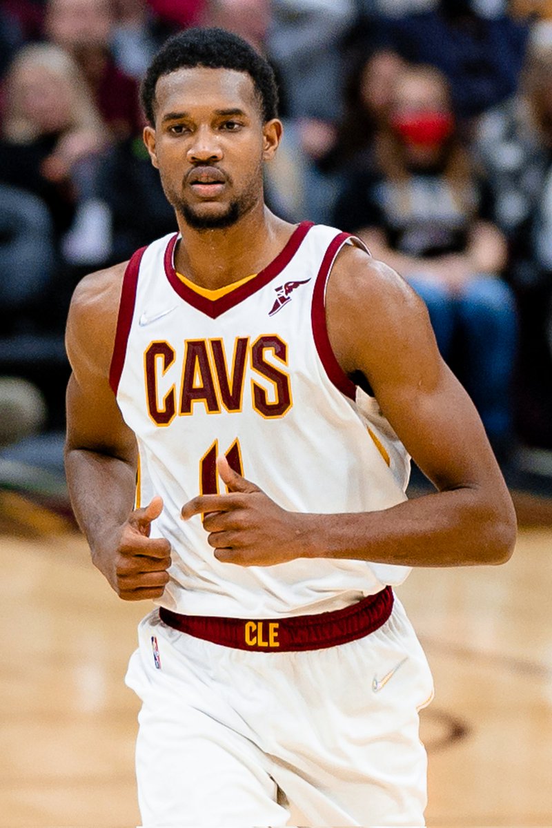 AdamSilverFake's tweet photo. With the 6th overall pick in the nbtl season 7 draft #RudysRetards select...

@xPedrophile Evan Mobley build

He is an... 84 ovr!

#AyosBucketGetters on the clock https://t.co/yHcyHmgTDp
