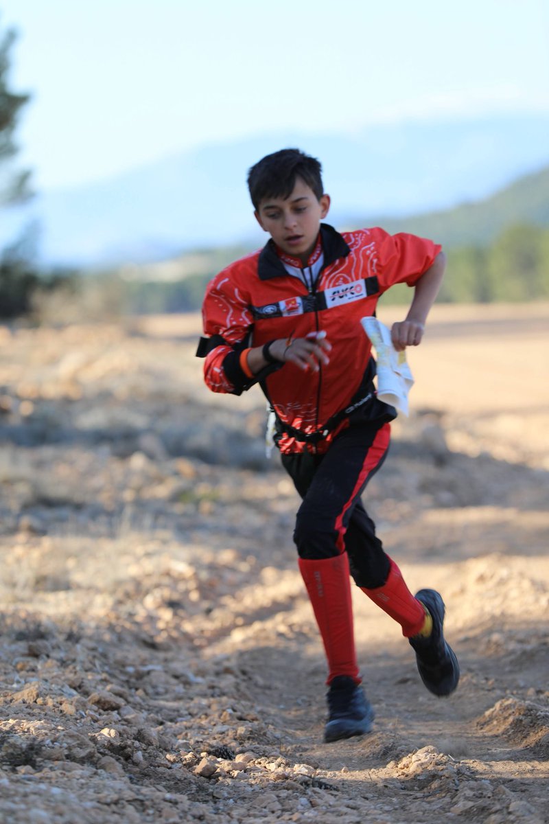 ClubSurco's tweet photo. Empezamos fuerte con algunas imágenes del pasado fin de semana. Trece corredores del Club Surco compitieron en el siempre exigente Trofeo Internacional Costa Cálida, celebrado este año en Caravaca de la Cruz. Buenos tiempos de nuestros Surcos. ¡Estamos muy orgullosos! https://t.co/RlfxjgCNRx