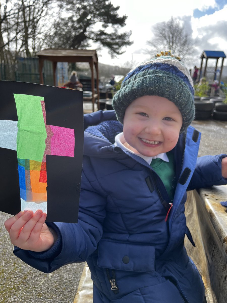 A beautiful day to take our craft activity outdoors and let the light shine through our stained glass windows #creativity ⁦@StMarysCIW⁩ ⁦@stmarysciwnur⁩ ⁦@Swanbrec⁩