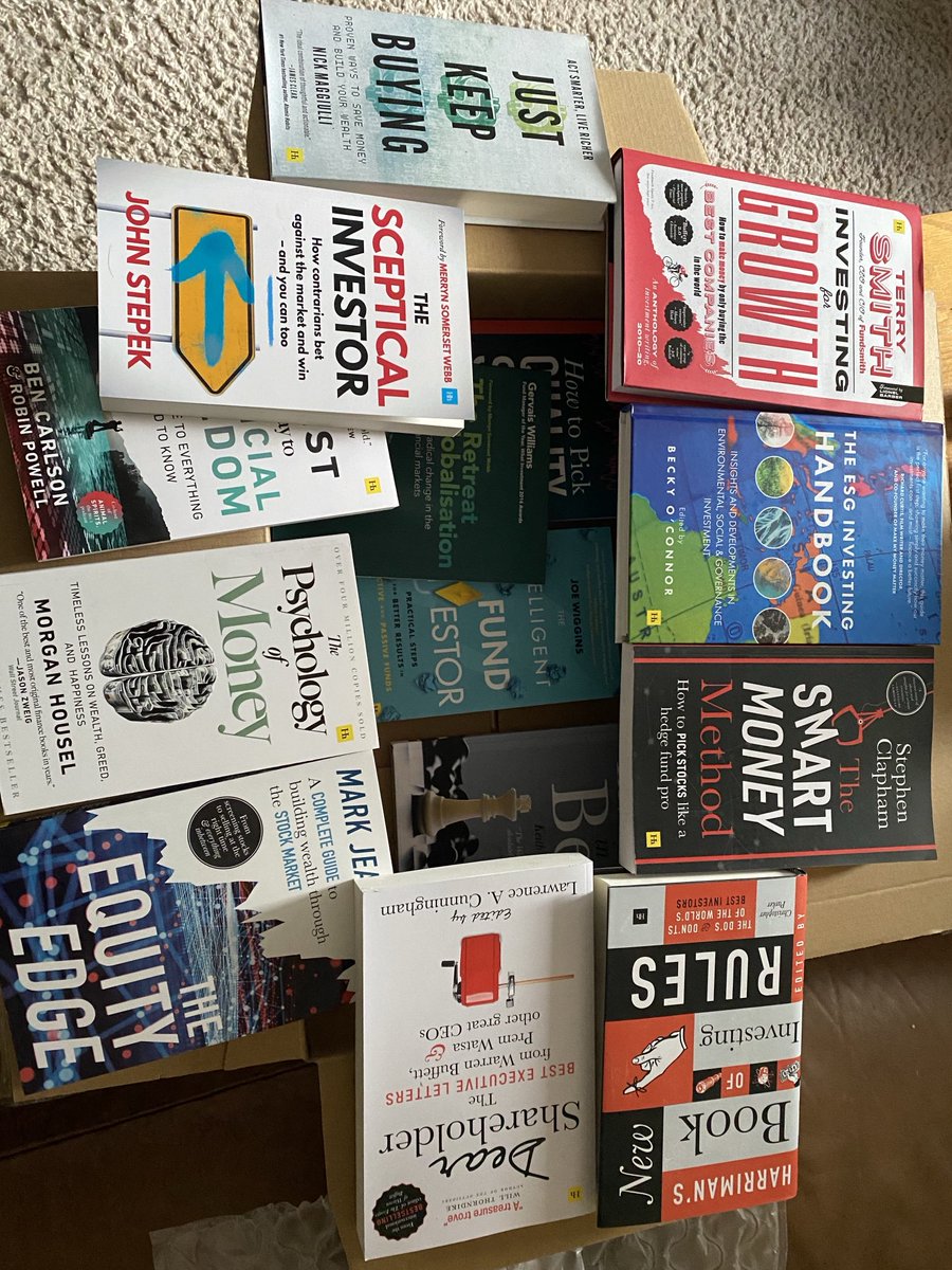 Jam4u_75's tweet photo. Some nice bedtime reading just arrived - 14 books courtesy of 1st prize when coming 1st in #TwinPetesInvesting @conkers3 2023 sticks predictions comp! And along with the 12 month’s free subs to #SharePad from @ShareScope there should be no excuse now! 🤓🥹🤓 https://t.co/9fLOvNfDQe