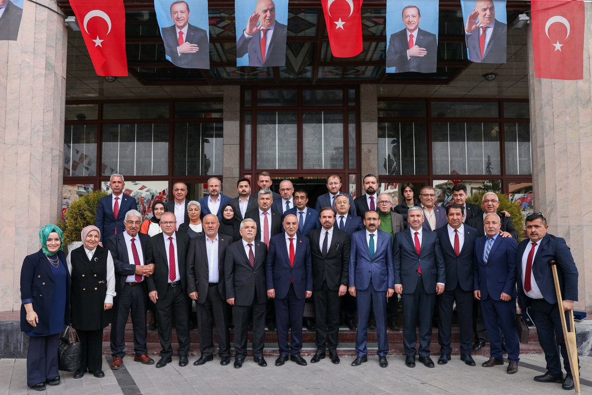 turgutaltinok06's tweet photo. Keçiören Belediyesi Mart ayı aynı zamanda bu dönemki son meclis toplantımızı gerçekleştirerek kıymetli meclis üyelerimizle vedalaştık. 

Bugüne kadar Keçiören'imiz için, vatandaşımız için emek veren tüm meclis üyelerimize can-ı gönülden teşekkür ediyorum. 

Birlikte güzelliklerin, eser ve hizmetlerin şehrini, sevdamız Keçiören’i inşa ettik. Rabbim gelecekte de aynı çalışma azmi ve sevdayla şehrimize hizmetkâr olmayı nasip etsin.