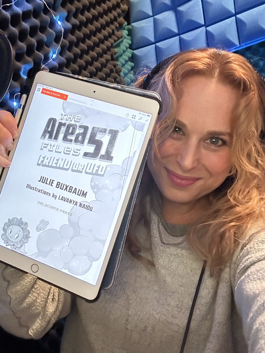 Spending today narrating The Area 51 Files by <a href="/juliebux/">Julie Buxbaum</a> ! I love these middle grade books where I get to say names like Agent Fartz, Officer Betty White and Hocka Loogie. Find them at amzn.to/3IoHGfB
<a href="/PRHAudio/">Penguin Random House Audio 🎧 📚</a> #audiobooks