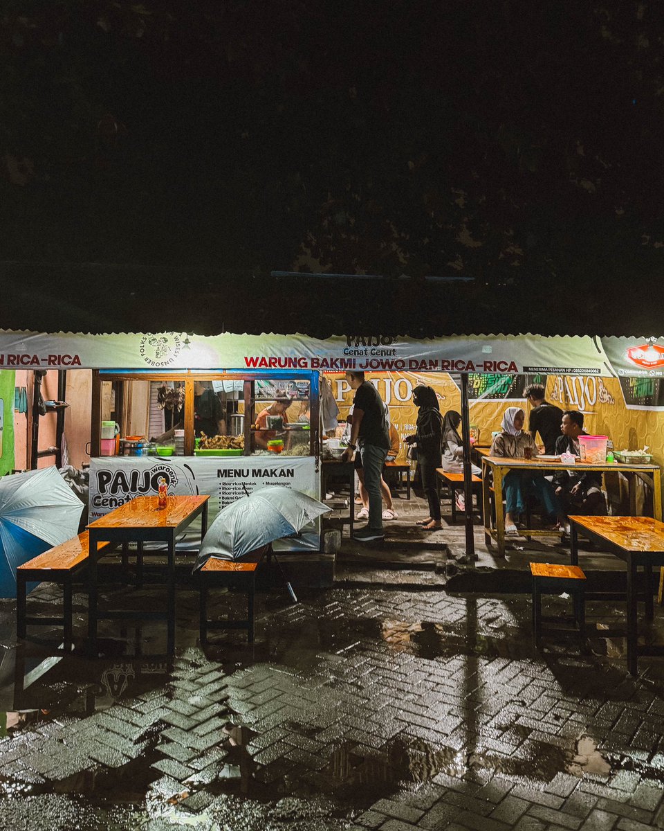 Menutup malam tanpa instragam dan febsuk di warung Bakmi Jawa yg lagi naik daun baratnya Museum Monjali… Konon, yg masak di sini racikannya serupa sama warung Bakmi Jawa legend sekitaran situ juga

Jujur kalo ricanya aku ga seberapa bisa nilai karena bukan penggemar rica, untuk