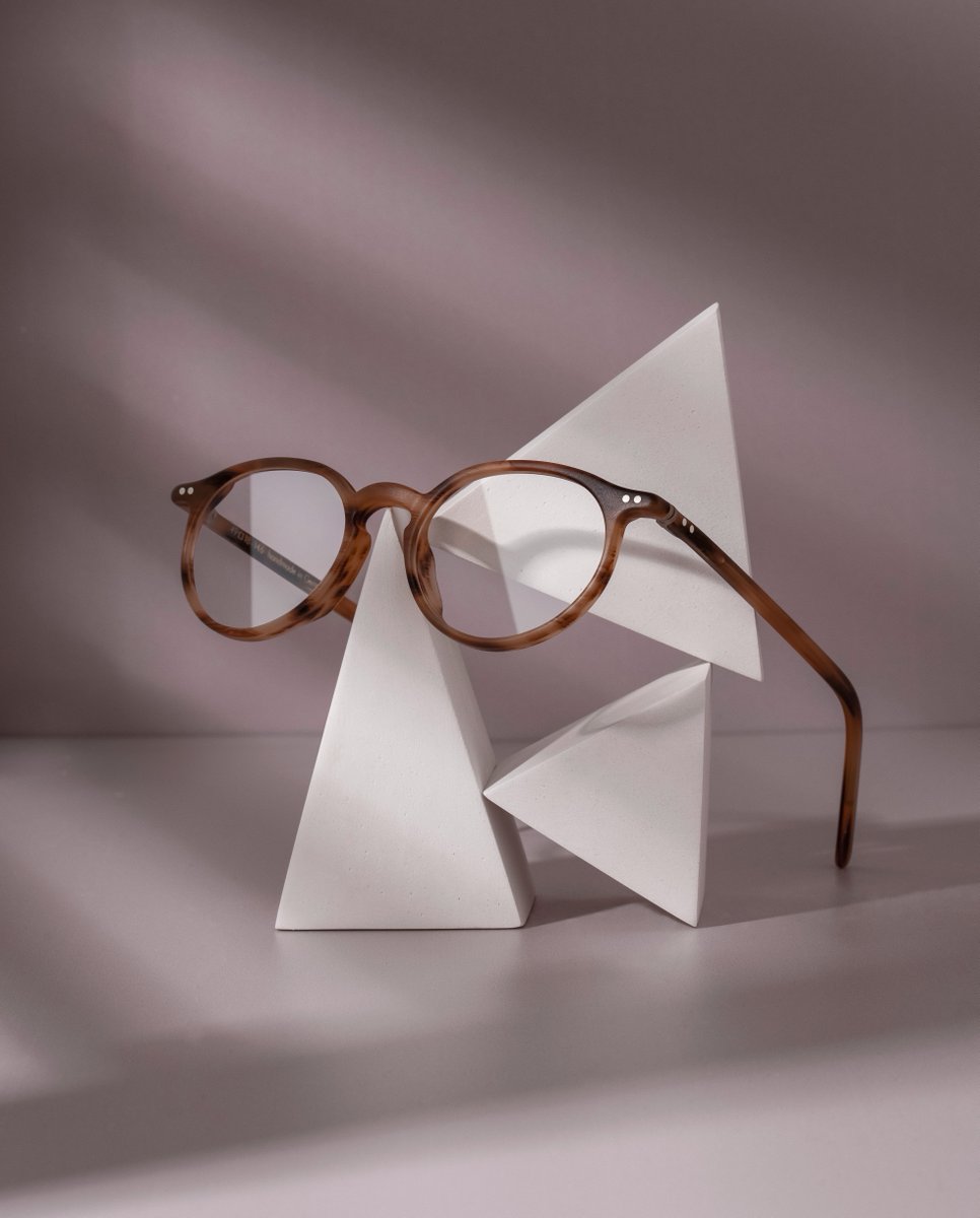 *Low-Bridge Fit* The A5 231 is available in a Low-Bridge Fit variant – perfect if you have a flatter and wider nose bridge 🙂 Enjoy an exceptionally comfortable frame. #lunor #lowbridgeglasses #eyewear #lunettes