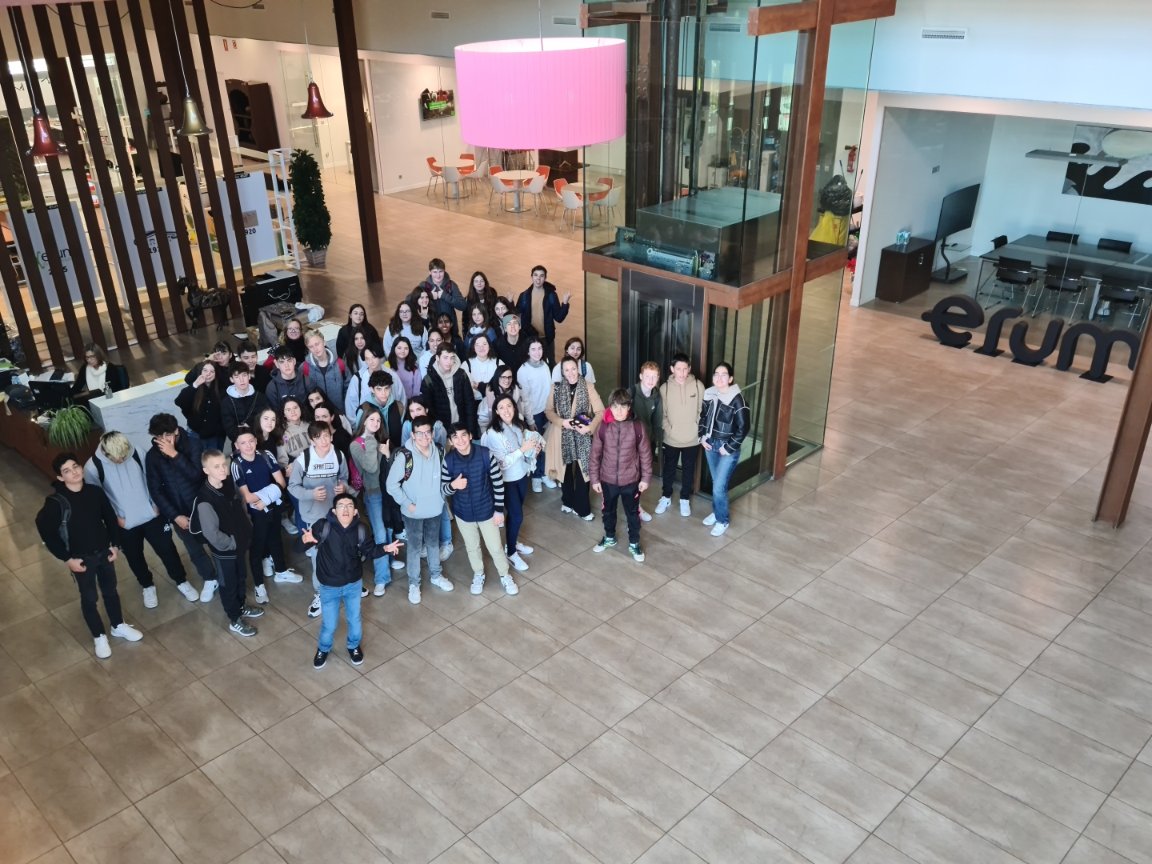La semana pasada recibimos en nuestra sede central la visita del IES Josep Iborra Benissa. Estamos seguros de que esta experiencia ha cambiado la forma en que ven una simple percha. ¡Gracias  por la visita y por ser parte de nuestro viaje hacia un futuro más sostenible!