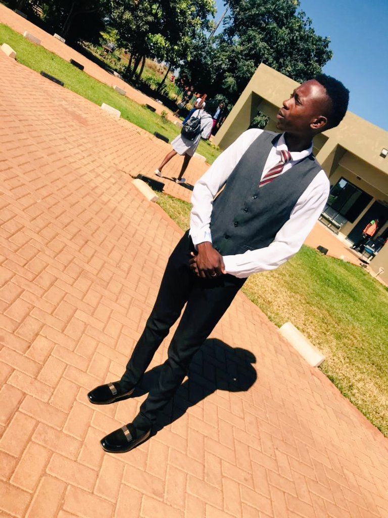 RobinSimwanza's tweet photo. Happy new month y'all https://t.co/LE4LrTX2JM
