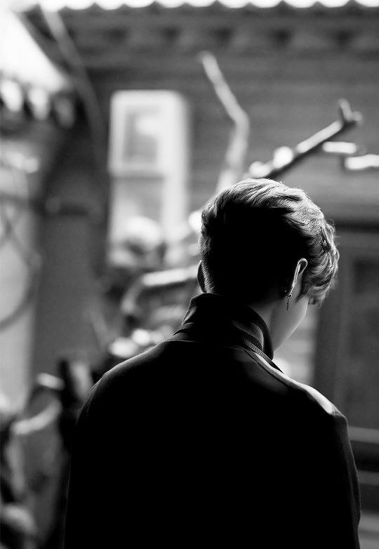 رابطمون مثل رزهای ژولیت بود،گرانبها و ظریف
نیاز به مراقبت و توجه داشت و ما...براش تلاش نکردیم🥀

Fic: Juliet Roses
#Luhan #Sehun #Hunhan
<a href="/weareoneEXO/">EXO</a>