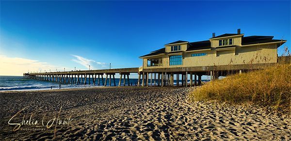 The Johnnie Mercer Pier at #WrightsvilleBeach NC is so beautiful at sunrise..Enjoy!
Prints available at buff.ly/3P1Xx7y

#JohnnieMercerPier #WrightsvilleBeachNC #NorthCarolina #coastal  #BestOfTheUSA #BestOfThe_USA #BestOfTheTarheelState #BuyIntoArt #SheliaHuntPhotography