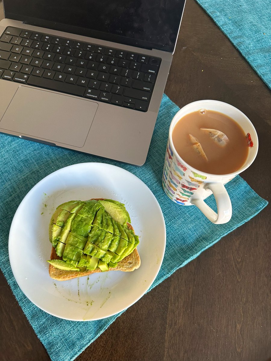 A simple breakfast to get me through this morning. 😴🥱

#avocado #toast #ketobread #tea #breakfast #breakfasttea #avotoast