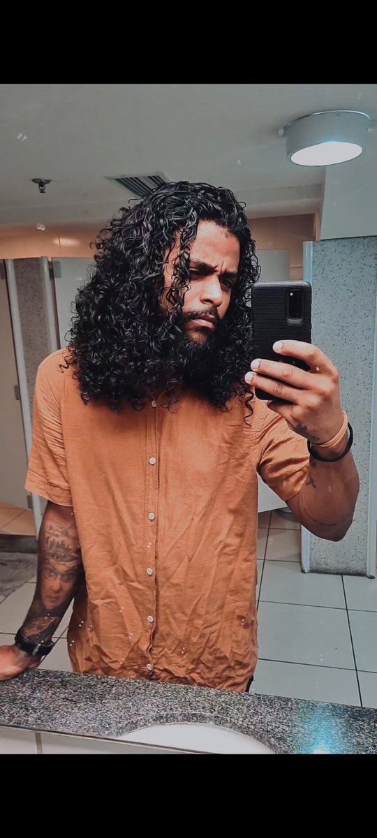 BruunoNasc's tweet photo. Aproveitar que o Instagram caiu e atualizar essa aqui, uma foto a cada 5 anos. 👋🏾😄 https://t.co/5uJQh6CEL9