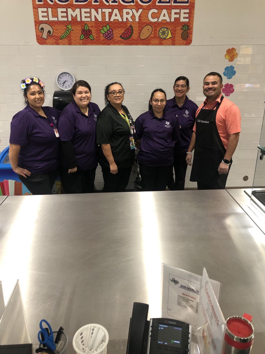 SMCISD_CN_DEPT's tweet photo. Exciting news! Cabinet Member Andrew Fernandez surprised Rodriguez Elementary today, spreading joy during National School Breakfast Week. He served up smiles & nutritious breakfast meals. Kudos to Mr. Fernandez for his dedication! #NSBW24 #RodriguezElementary #SMCISD https://t.co/ehvMvefWfn