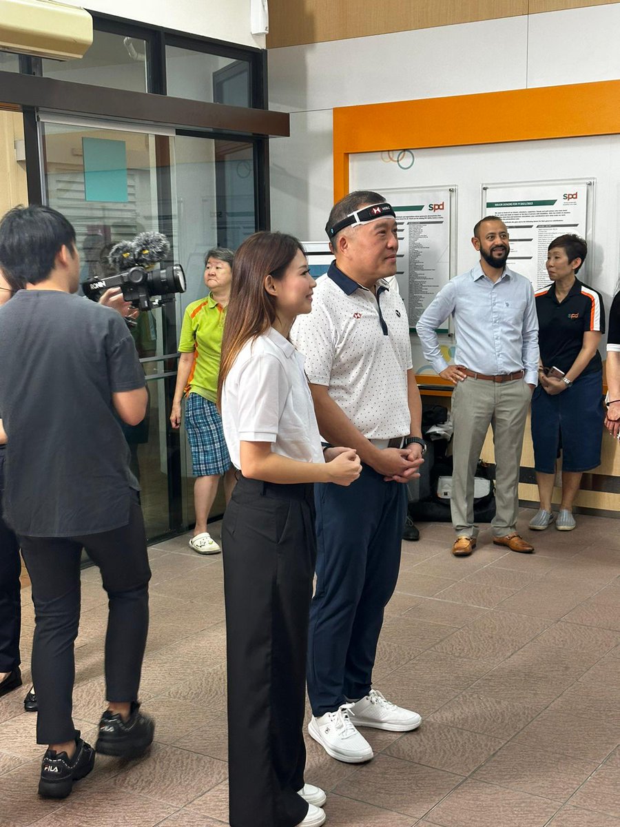 MyndPlay's tweet photo. HSBC Golf.Inclusive Campaign by MyndPlay allows anyone to play a round of golf with their mind testing their mental focus against that of a golfing Pro. HSBC Singapore's CEO has a go #Innovation #Golf @HSBC #myndplay #Brain https://t.co/zhj5wHQwUd