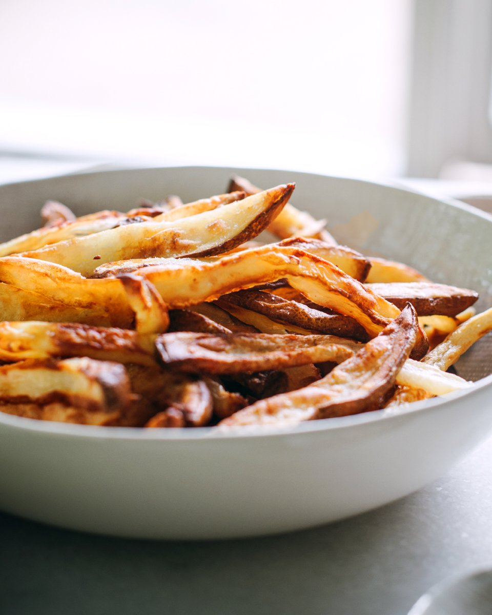 Crispy, crunchy, and crazily easy! These air fryer fries are simple yet delicious, letting the quality of the ingredients and the cooking method speak for themselves. Get the recipe: ow.ly/Wpl150QLbNi