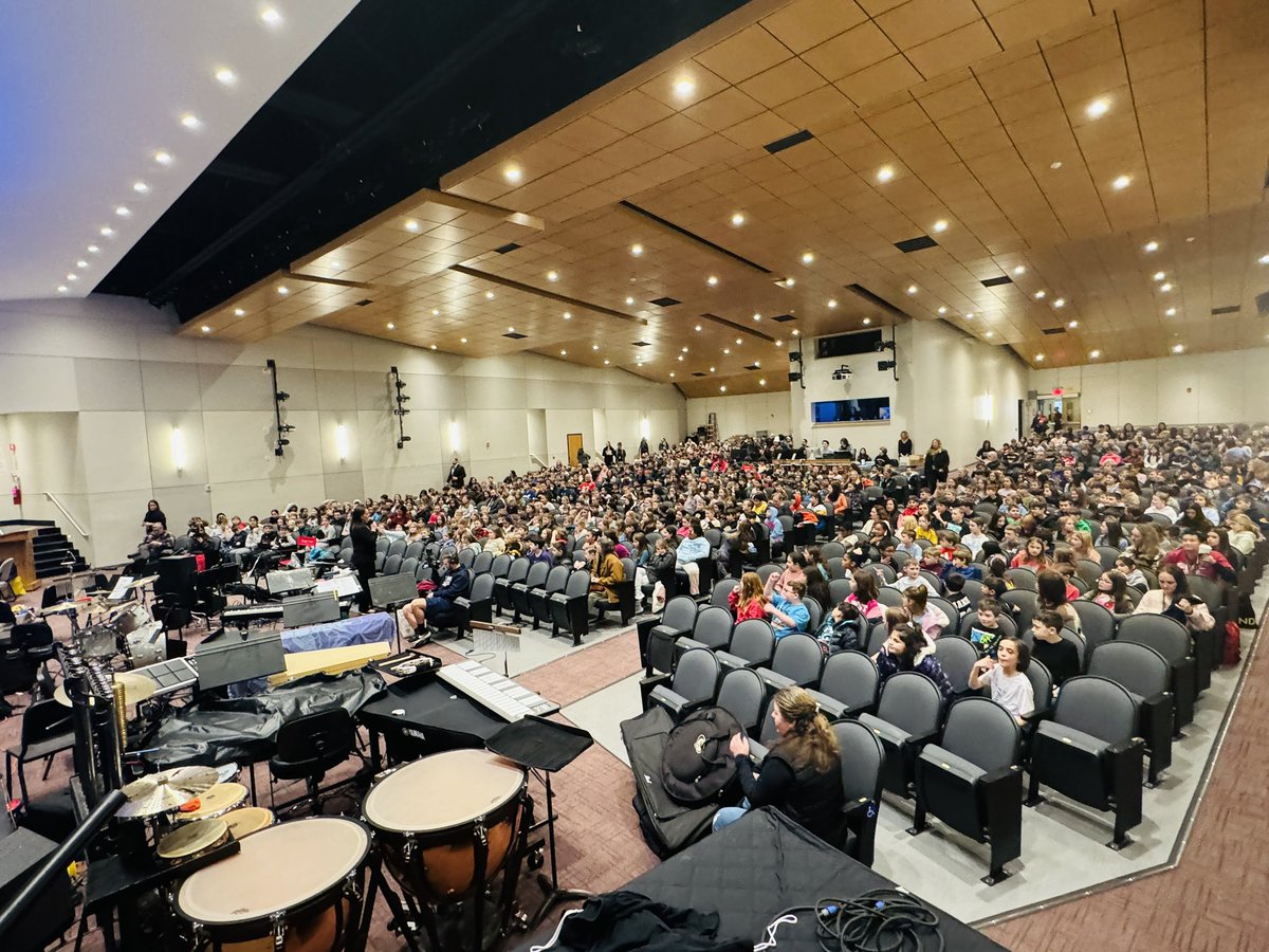 Elementary preview today and our first audience. 630 Third-Fifth graders. Thanks for coming and being a great audience! #wmfootloose24 <a href="/jvdcal08/">Jessica Cohen</a> <a href="/daniel_novak_WM/">Daniel Novak</a> <a href="/WMTHSPrincipal/">WMTHS Principal</a> @Sharonawest06 <a href="/wmthsart/">West Milford HS Art</a>