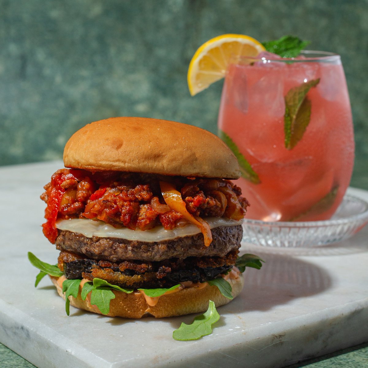 Say "buongiorno" to our new Italian-inspired lineup 🇮🇹 

Introducing the Paisano Burger and Strawberry Limonata Smash.

Available for a limited time, only at participating locations.