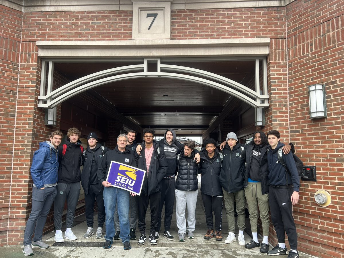 🏀MAKING HISTORY!🏀 Dartmouth Men's Bball team votes to join SEIU L560—our 500-strong union of campus custodians, security officers, museum guides, and others. @Dartmouth, it’s time to bargain a fair contract. NCAA athletes deserve better #UnionsForAll #GoBigGreen #MarchMadness