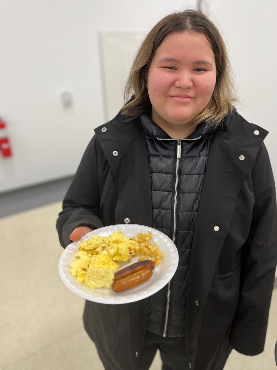 We're happy to announce MEF has sent out a record-breaking 10,000 coupons for a dozen eggs at no cost to MB schools! Coupons are delivered to schools in need to supplement their meal programs &amp; are delivered through MEF’s partnership with @childnutritionMB. #EggFarmersGiveBack