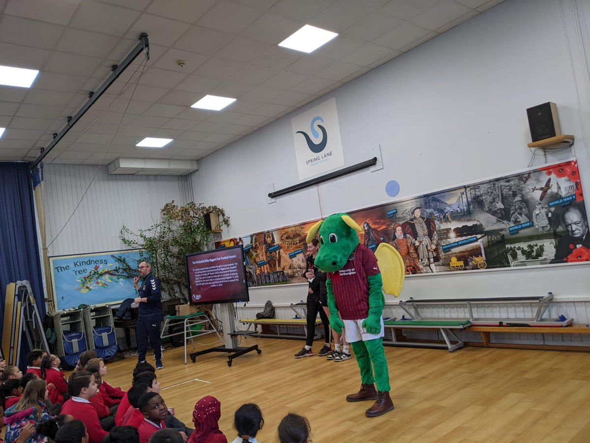 👕 We delivered football kits to girls @SpringLanePri as part of the #PLPrimaryStars Kit Scheme on Tuesday. @NTFCWomen and @NTFC_FEP players Ruby and Mia attended the assembly! @PLCommunities | @nikefootball | #PLMoreThanAGame | #ConnectingCommunities | #ShoeArmy 👞