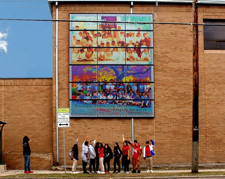 'A solar-panel mural that celebrates the community’s history.' Love this application of solar. And all the other creative approaches that @jessicanix_ found: bloomberg.com/news/features/…