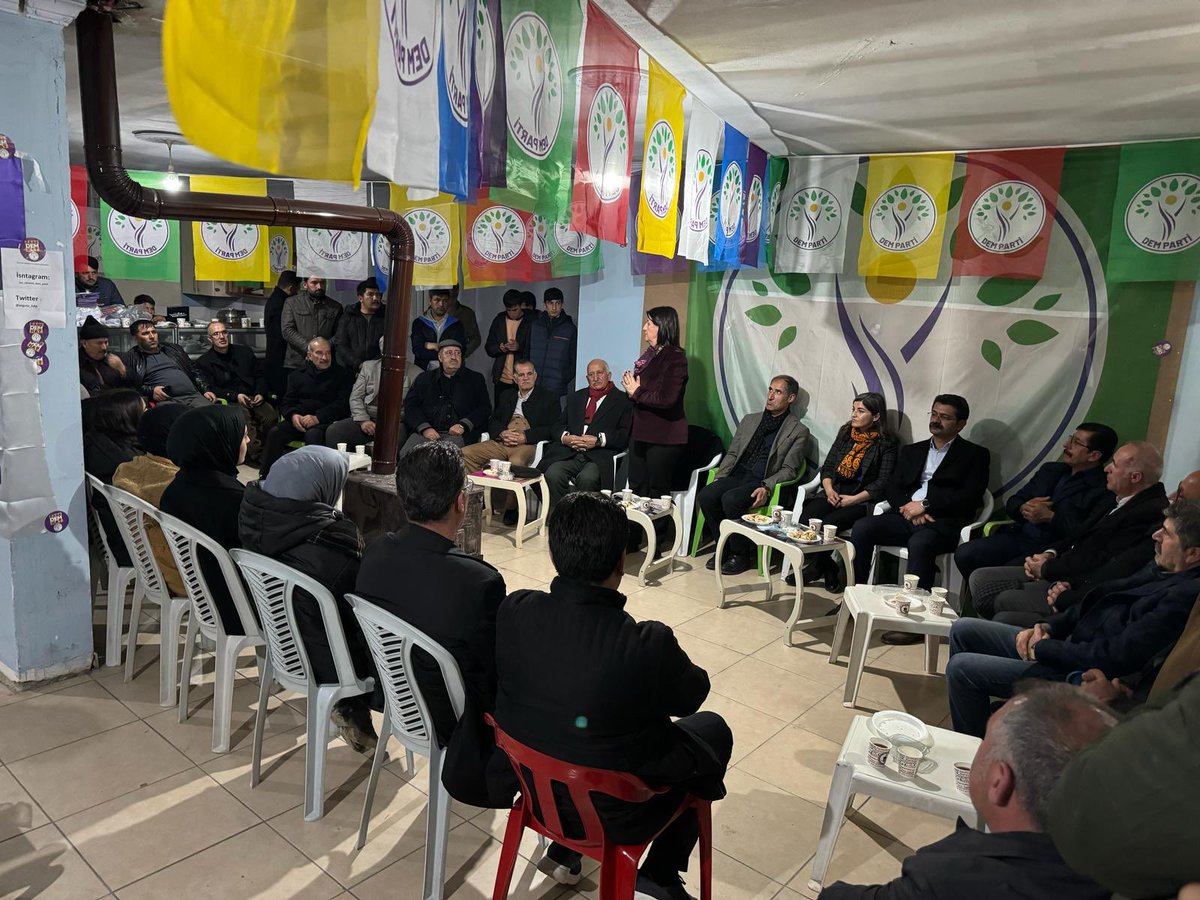 PervinBuldan's tweet photo. Van Çiçekli mahallesinde seçim büromuzda halkımızla sohbet ettik.. https://t.co/8olEitEfRj