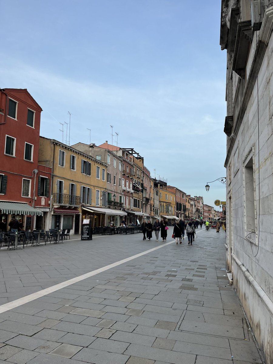 ortyzapple's tweet photo. Eh niente, io innamorata del mio villaggio #venezia #viagaribaldi #casteo #poneriggiodimarzo https://t.co/geFKnaRdLm