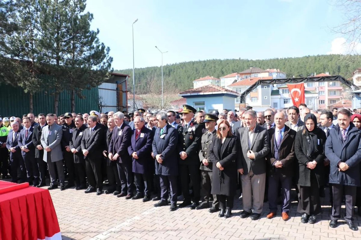 Havza’da görevi başında DUR ihtarına uymayarak,trafik polislerimizin üzerlerine bir aracın çarpması sonunda hayatını kaybeden; Polis memurumuz Orhan Mutlu’ya Allah’tan Rahmet,ailesine ve polis teşkilatımıza baş sağlığı diliyorum.