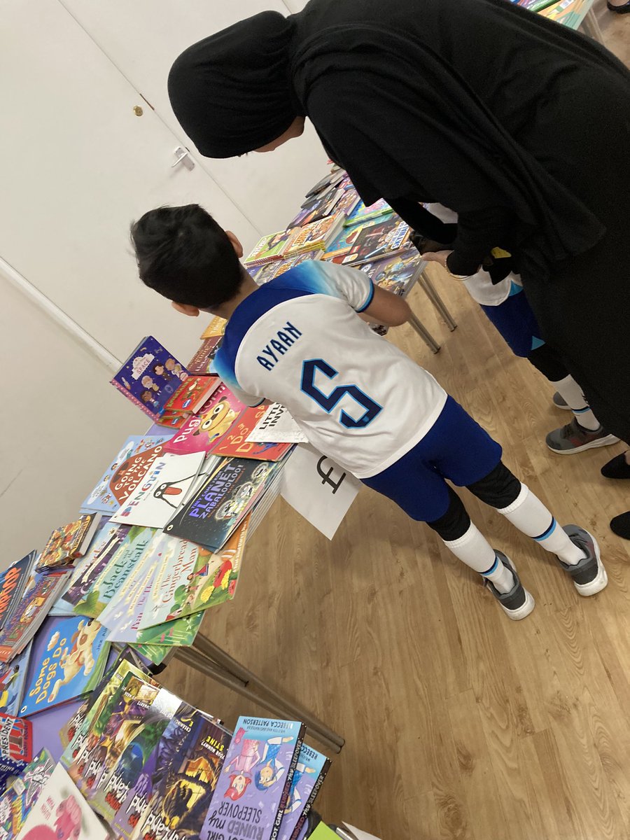 🎉 A big THANK YOU to all the amazing families who made our first day of parent meetings a success! 🙌 Your involvement means the world to us. Dont forget, the book fair is still going strong tomorrow! 📚 #familyfirst #parentmeetings #bookfair #WorldBookDay2024