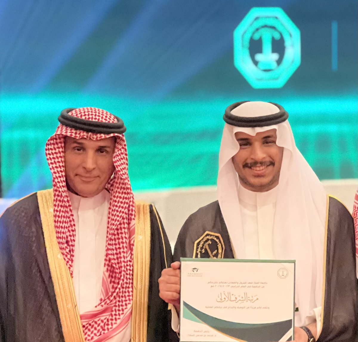 ALALIS's tweet photo. الحم��لله على نعمته تخرج الابن المهندس أسامة من جامعة الملك فهد للبترول والمعادن وحصوله على مرتبة الشرف الأولى https://t.co/mIGmzDgotk