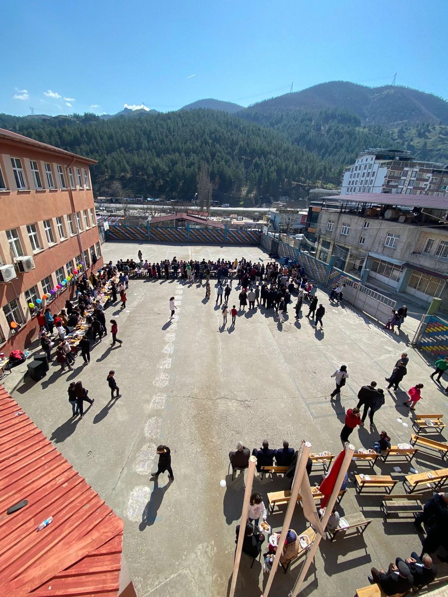 ByknCmhrytoo's tweet photo. Bugün okulumuzda büyük bir coşkuyla kermes düzenlendi! Renkli standlarımız, enfes yiyeceklerimiz ve çeşitli aktivitelerimizle dolu keyifli bir gün geçirdik. Tüm öğrenci, öğretmen ve velilerimize katılımları için teşekkür ederiz! @SlvErkl @Baykanmem @tcmeb @mem_siirt https://t.co/l7PANDvZWD