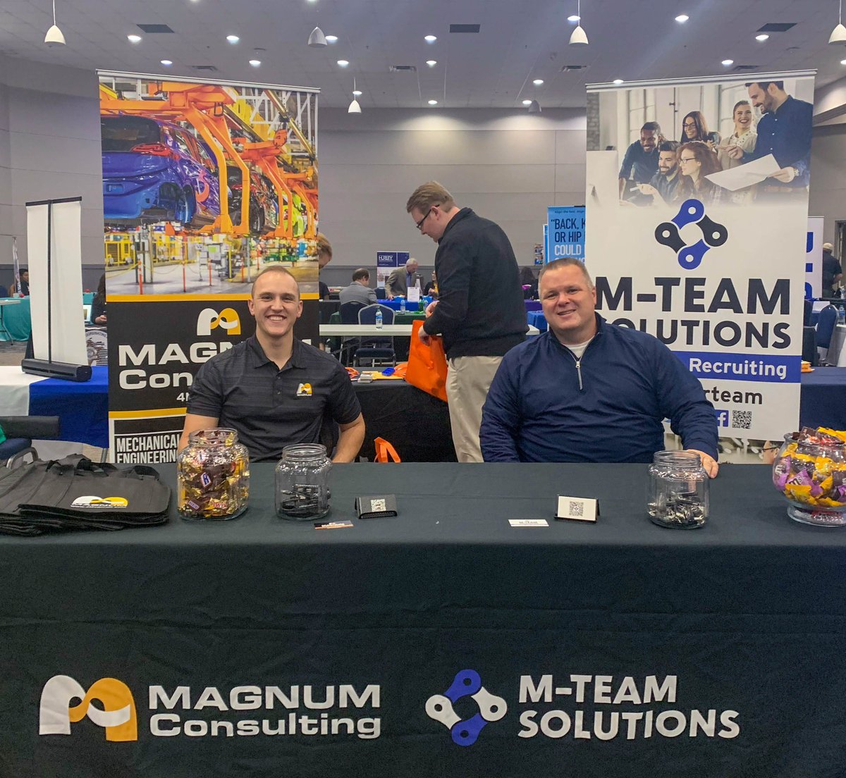 mteamsolutions's tweet image. It&apos;s almost time for the UM-Flint Internship and Employment Fair! Keep an eye out for Bryce Watts and Brad Smiles at the Riverfront Conference Center! They&apos;ll be ready to chat about our openings in engineering and business. See you soon! 

#MTeamSolutions #UMFlint #JobFair